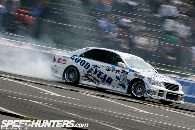 Car Feature>>bee*r Toyota Crown D1 Machine